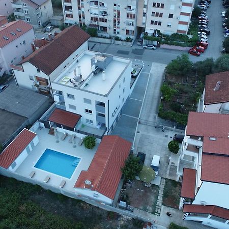 Apartment Zara - Luxury Apartment With Private Pool المظهر الخارجي الصورة