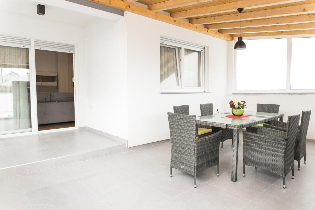 Apartment Zara - Luxury Apartment With Private Pool المظهر الخارجي الصورة